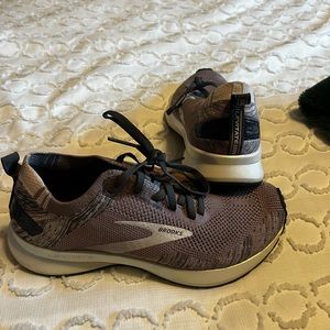 Brooks levitate running shoes.